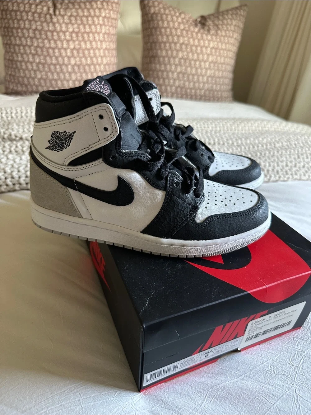 Nike Air Jordan 1 Mid White Black Gray